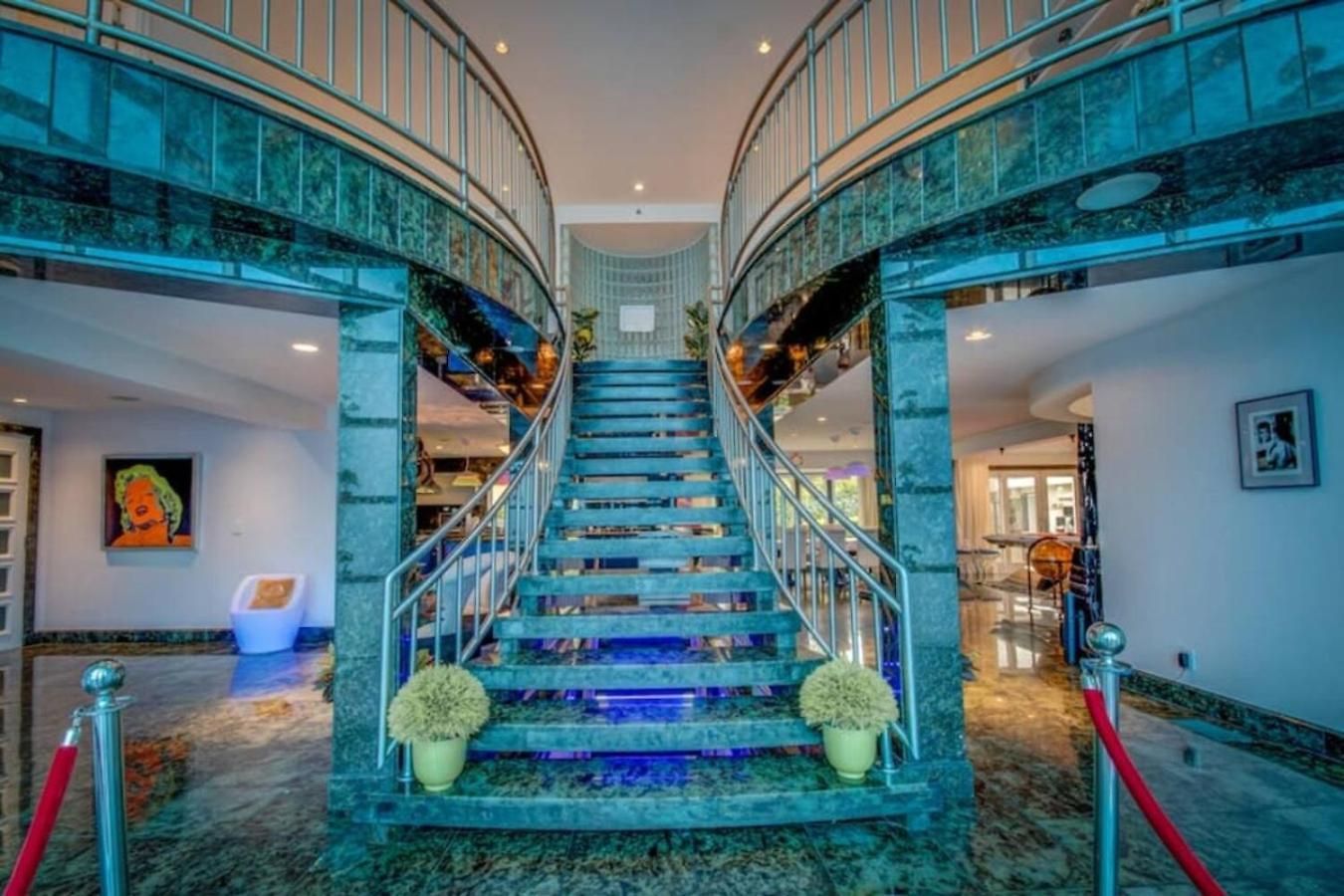 Holiday home Bayside Queens 6br Gated With Private Heated Pool Game And Water Views *