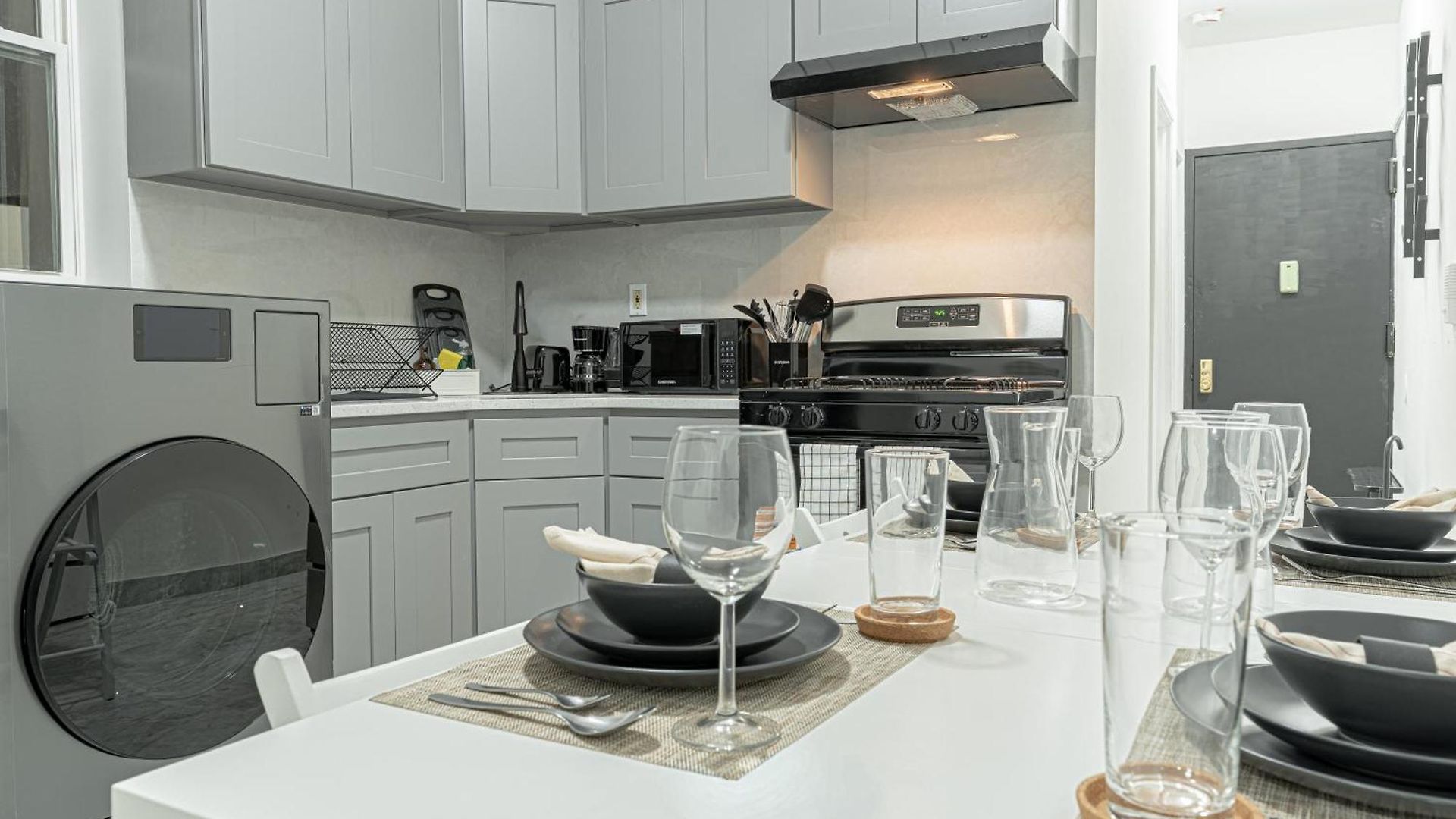 Modern 2br Near Laguardia & Subways Aparthotel