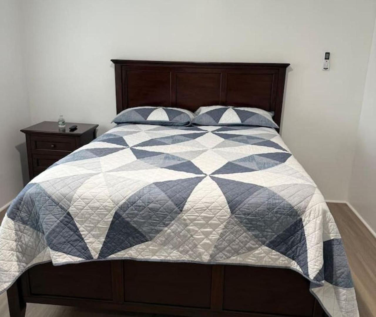 Cozy Queens Ny Near Jfk Sleeps 4 Comfortable 3 Bedroom With Great Wifi Quiet Residential Location Holiday home New York
