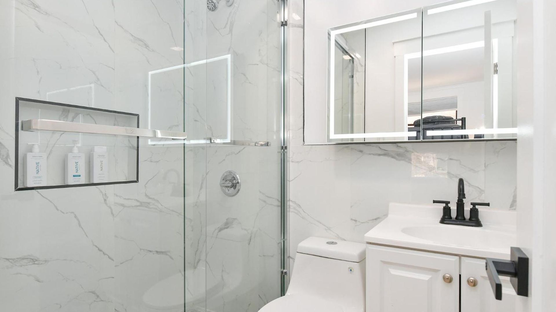 Aparthotel Designer Seaport - Sleeps 14 New York