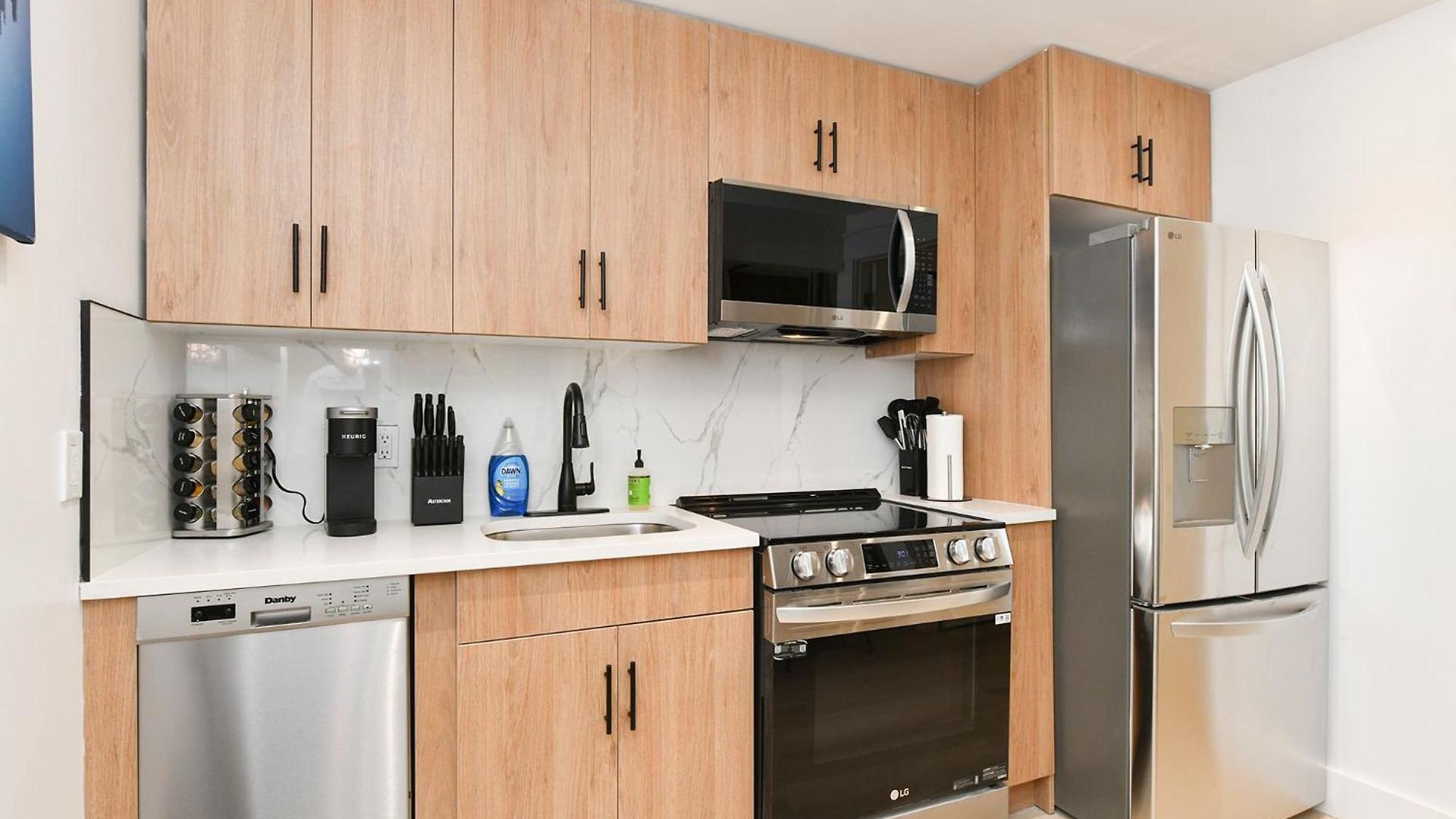 Luxury 3br Waterfront Escape In Fidi Seaport Aparthotel *
