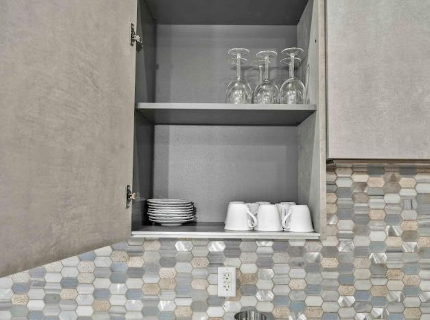 Jimmy's Brownstone Penthouse! Its Personal, Luxury, Your Away From Home!! *