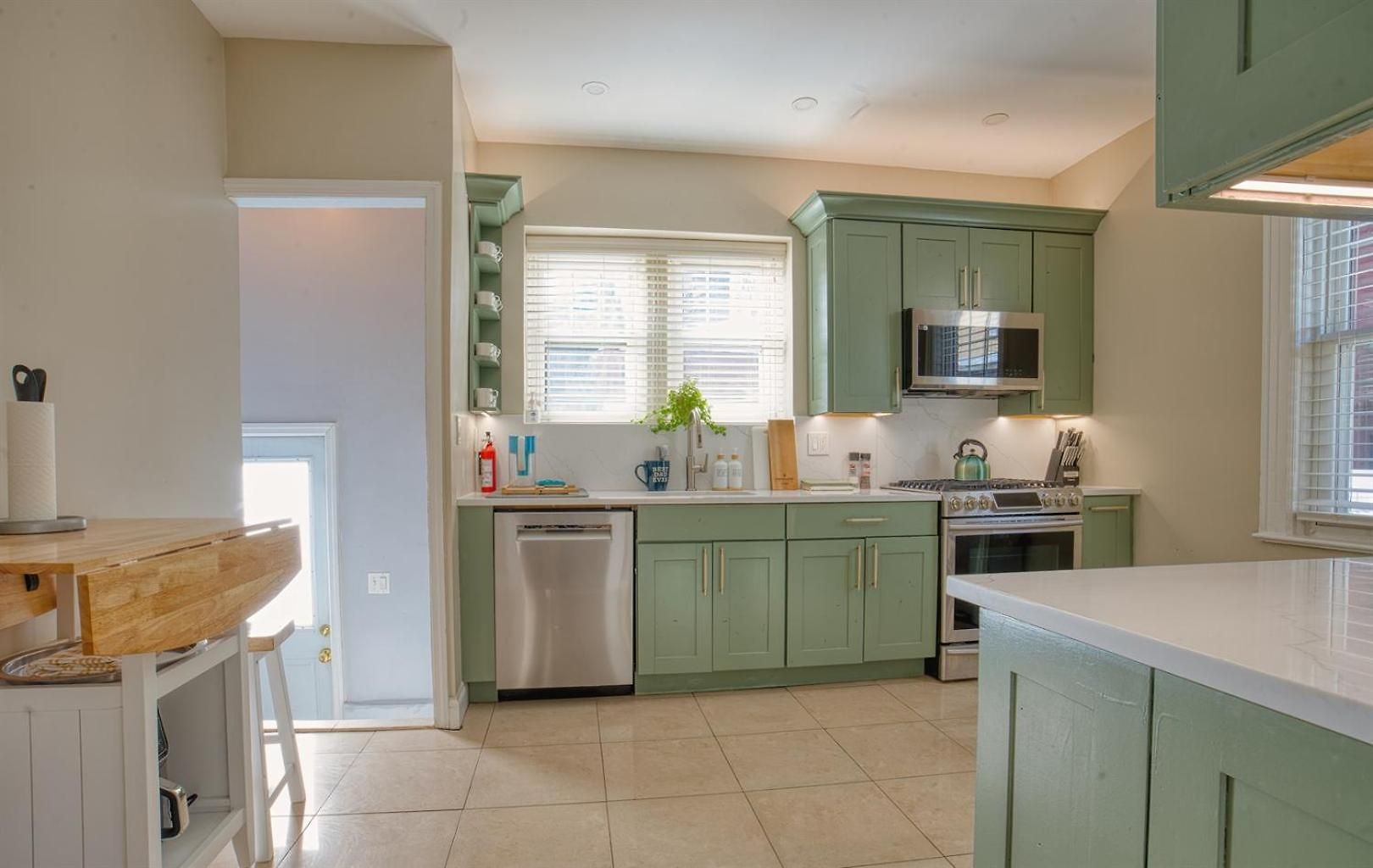 Country house 4Br Near Prospect Park Off-Street Parking Outdoor Space 3 Kings, 1 Queen *