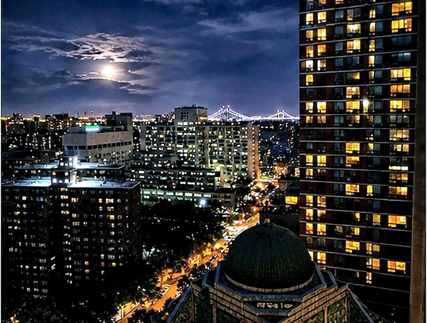In Nyc Steps Away From Park Homestay