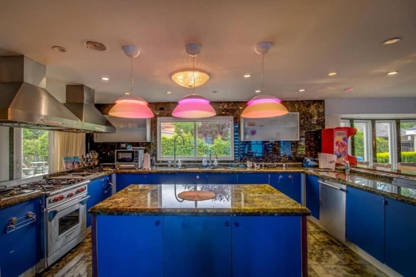 Bayside Queens 6br Gated With Private Heated Pool Game And Water Views Holiday home New York