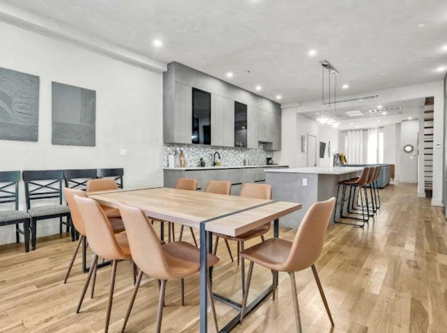 Homestay Jimmy's Brownstone Penthouse! Its Personal, Luxury, Your Away From Home!! *