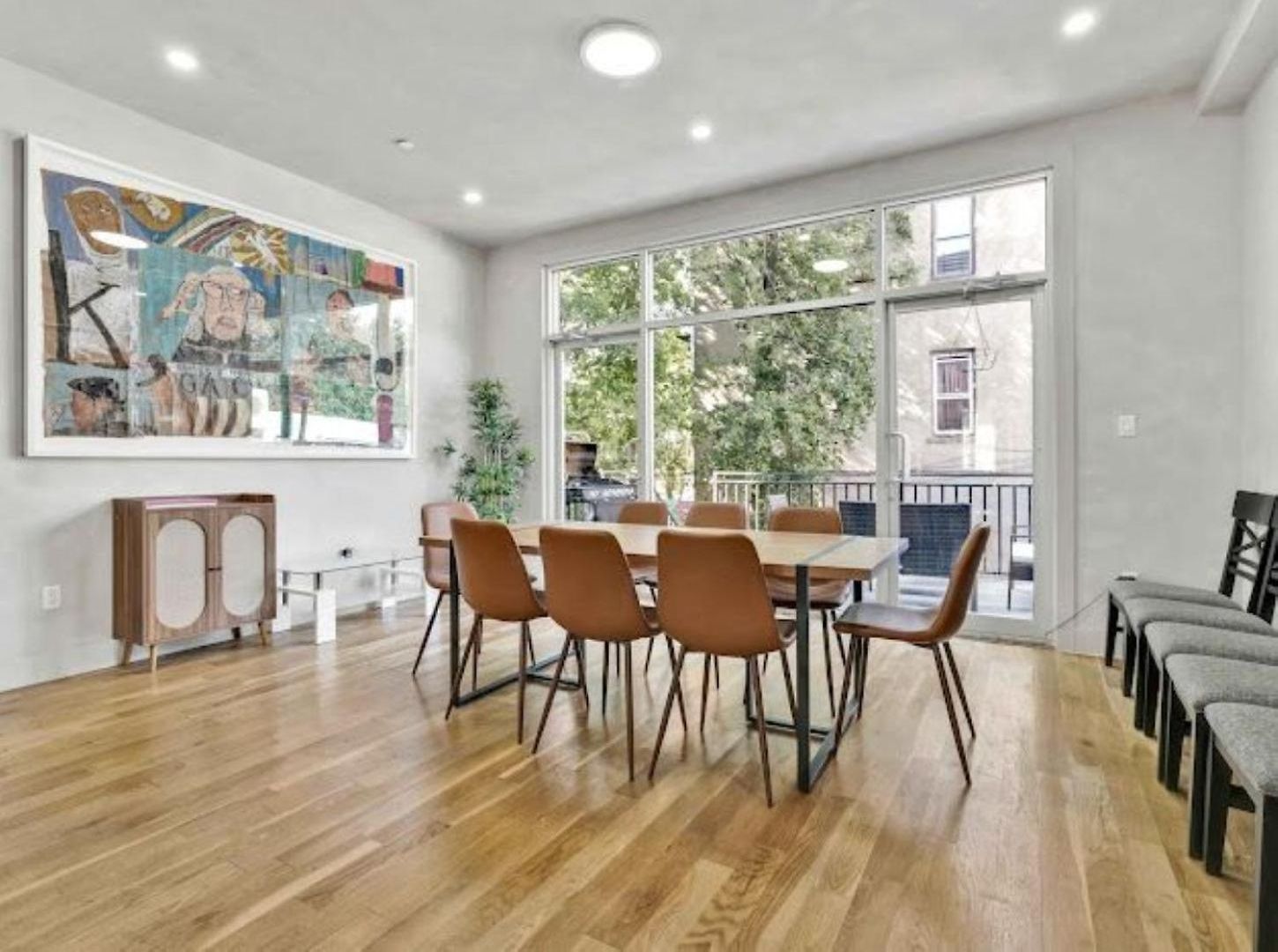 Jimmy's Brownstone Penthouse! Its Personal, Luxury, Your Away From Home!! *
