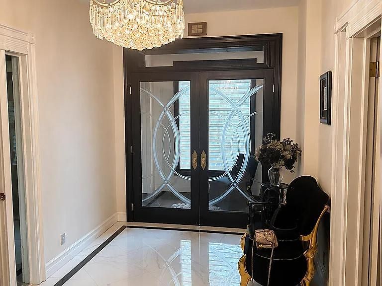 Luxury Pre-war Townhouse Bronx 5br *