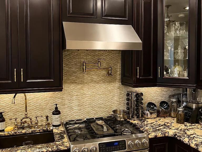 Luxury Pre-war Townhouse Bronx 5br *