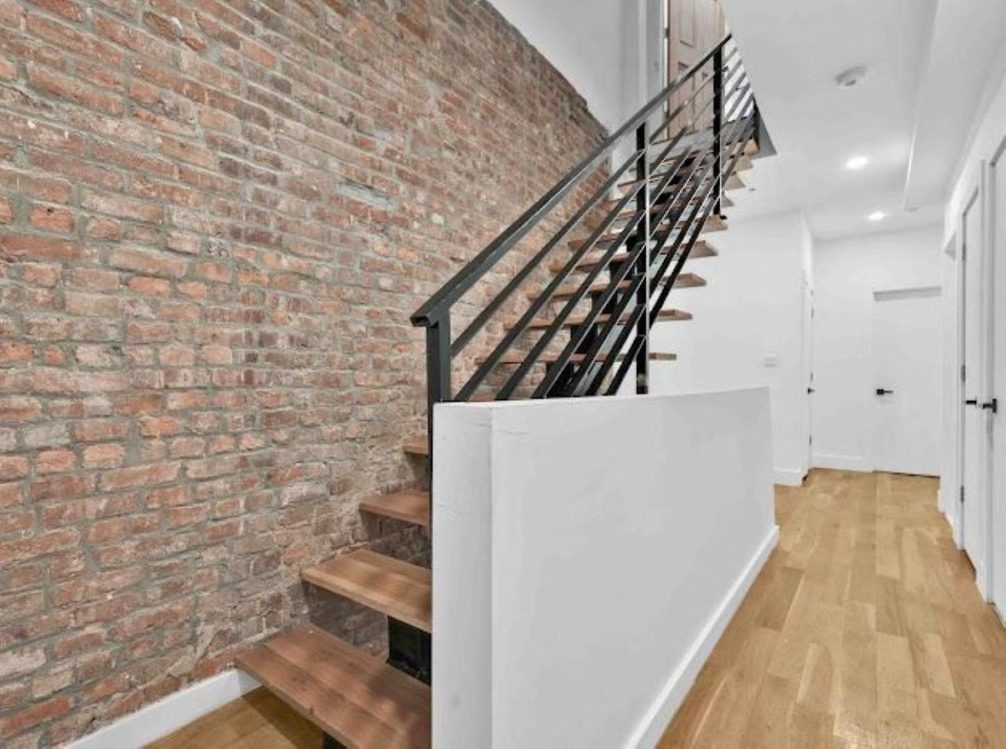 Jimmy's Brownstone Penthouse! Its Personal, Luxury, Your Away From Home!! Homestay *