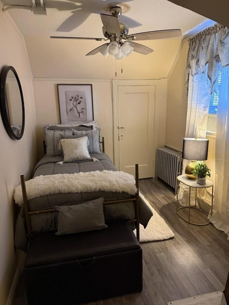 Luxury Pre-war Townhouse Bronx 5br *
