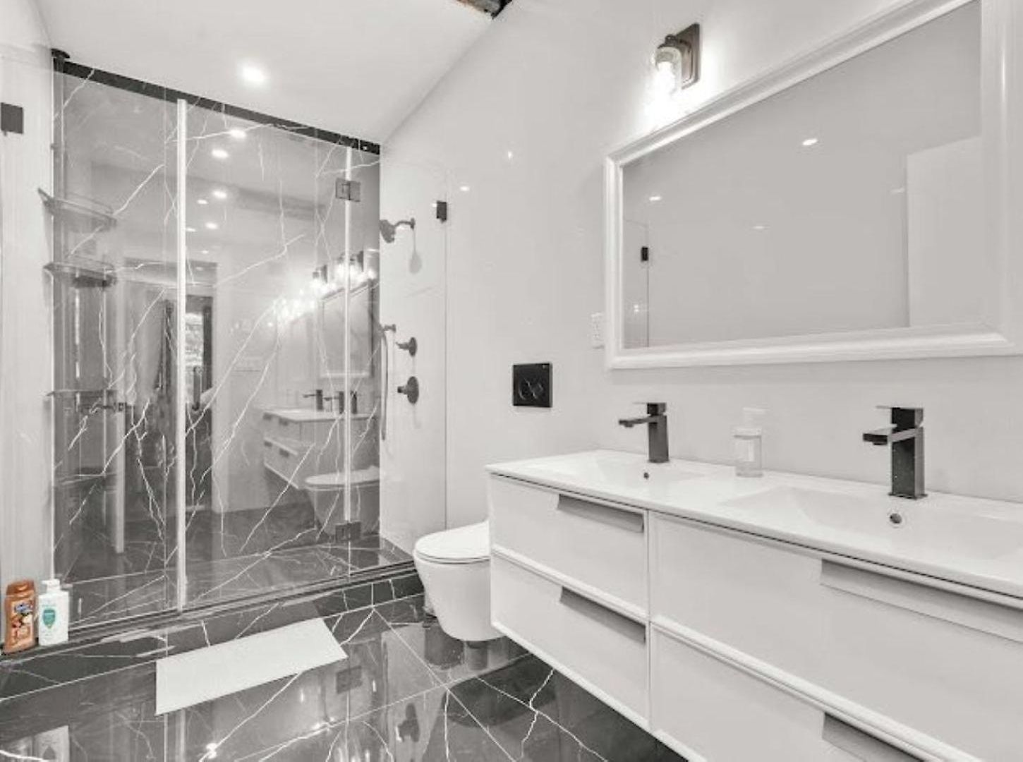 Jimmy's Brownstone Penthouse! Its Personal, Luxury, Your Away From Home!!