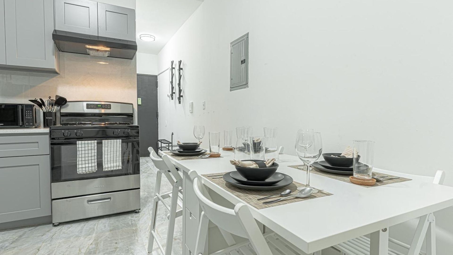 Modern 2br Near Laguardia & Subways