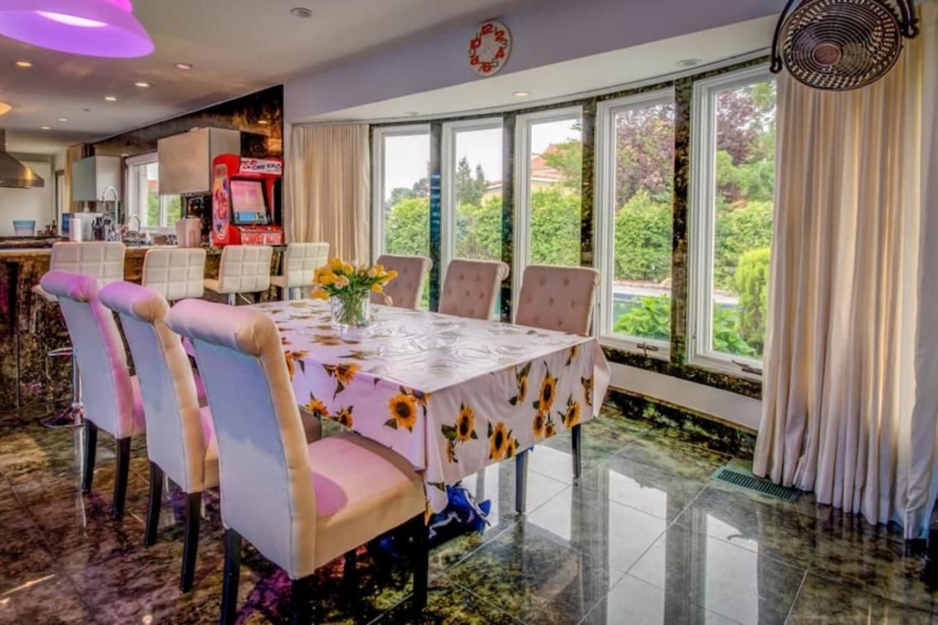 Bayside Queens 6br Gated With Private Heated Pool Game And Water Views Holiday home New York