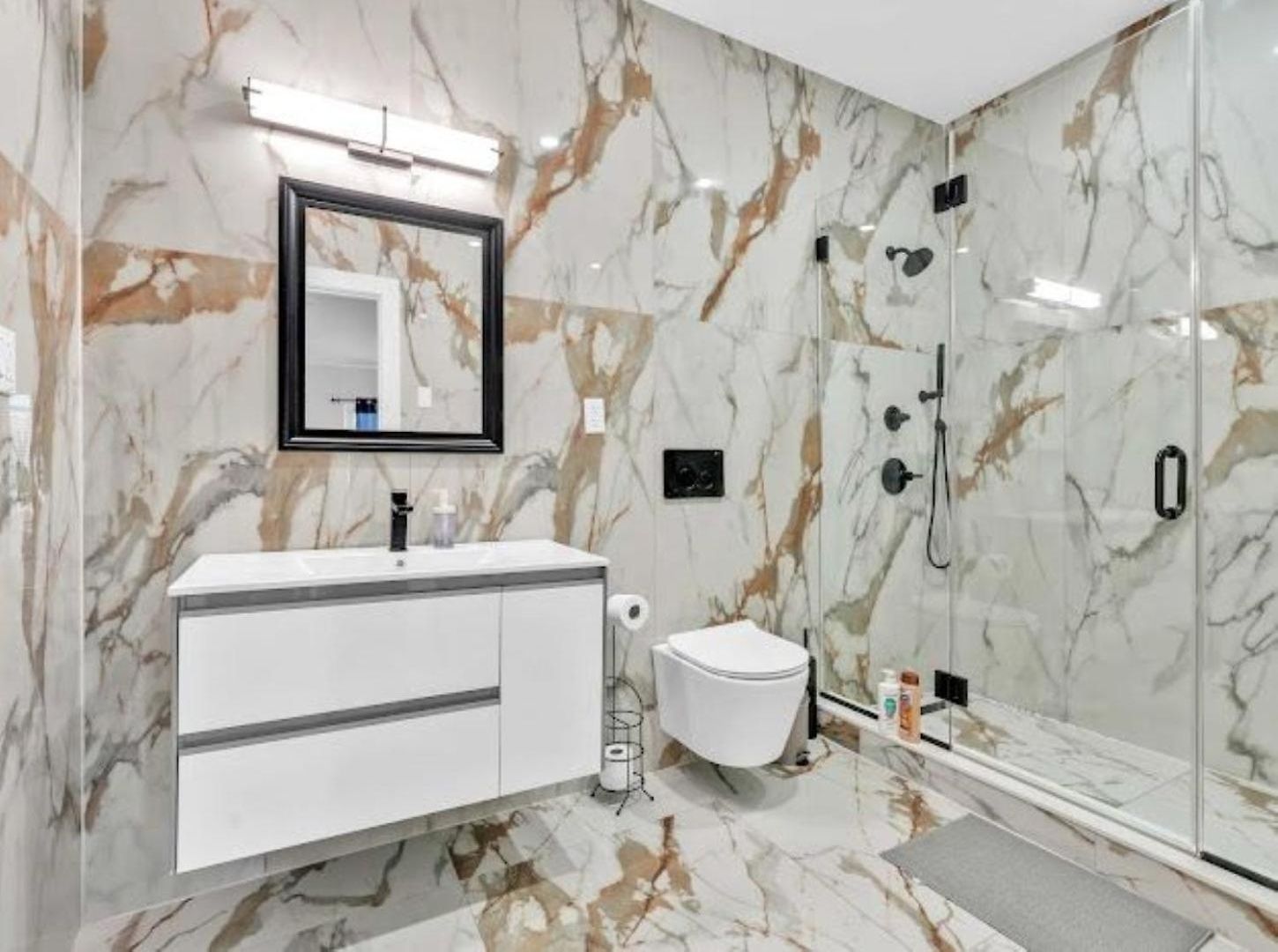 Jimmy's Brownstone Penthouse! Its Personal, Luxury, Your Away From Home!! *
