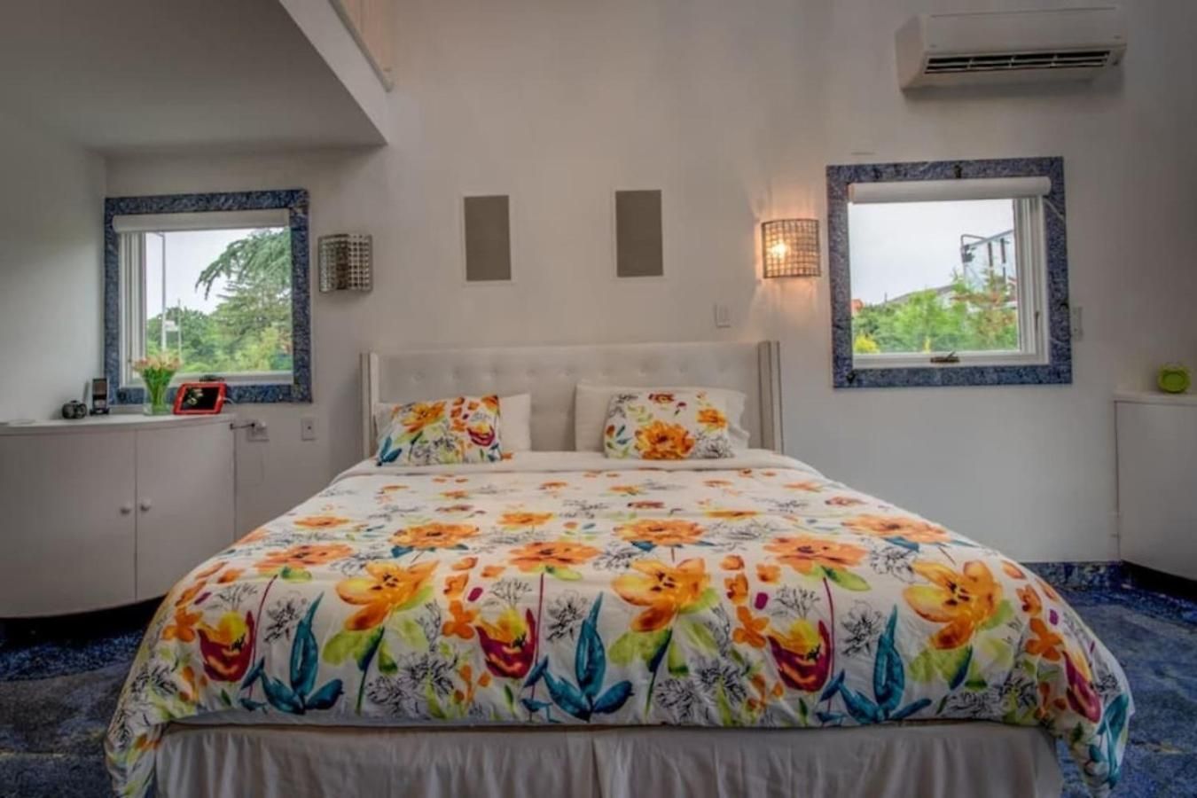 Bayside Queens 6br Gated With Private Heated Pool Game And Water Views *