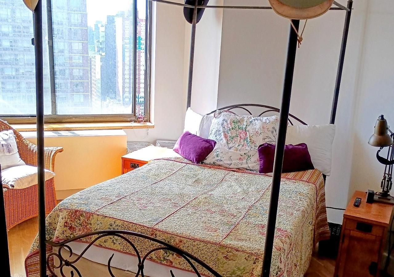 In Nyc Steps Away From Park Homestay *