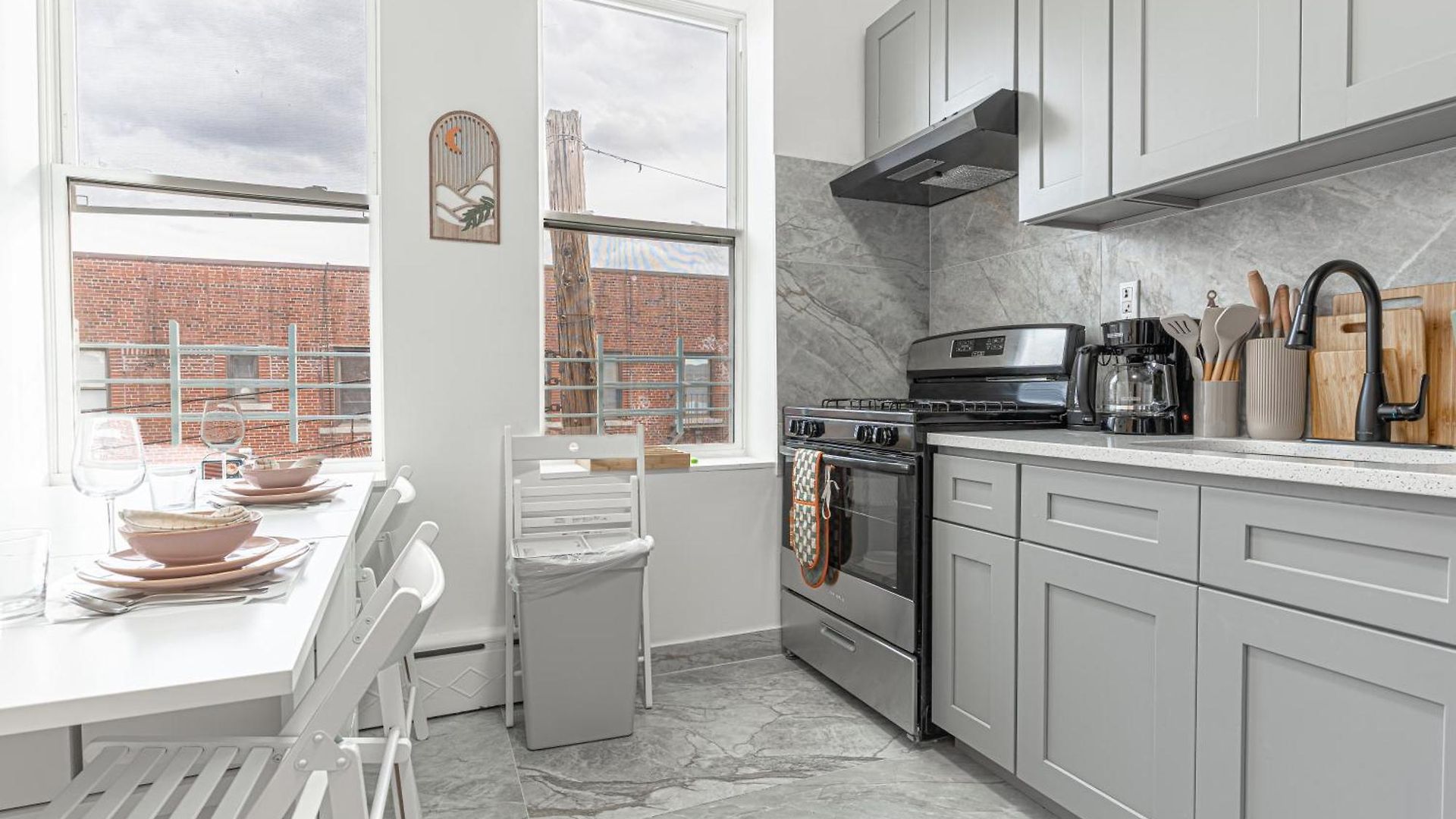 Modern 2br Near Laguardia & Subways Aparthotel *