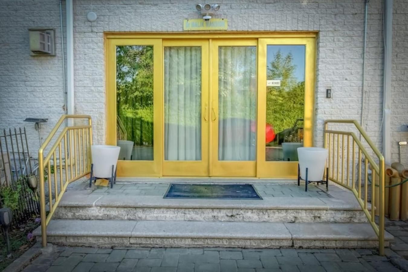 Bayside Queens 6br Gated With Private Heated Pool Game And Water Views Holiday home New York