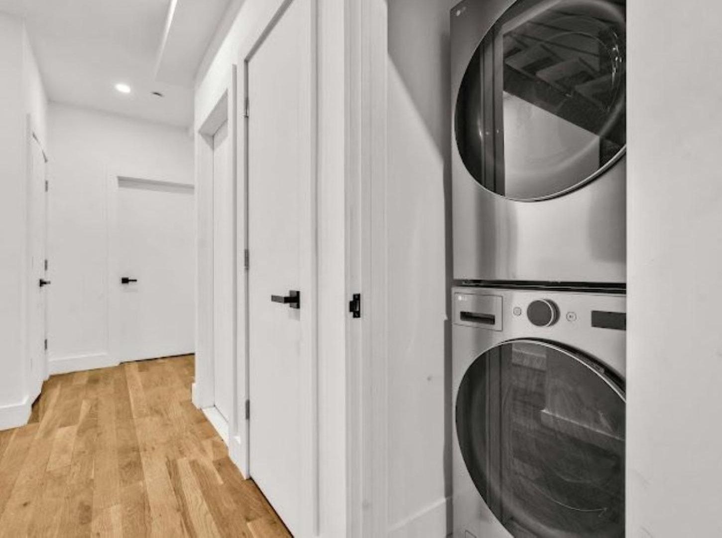 Homestay Jimmy's Brownstone Penthouse! Its Personal, Luxury, Your Away From Home!!