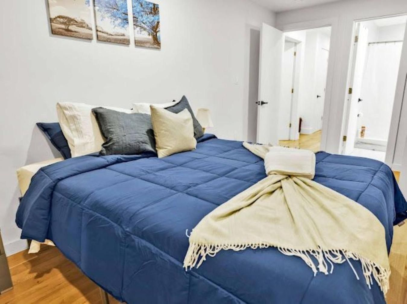 Homestay Jimmy's Brownstone Penthouse! Its Personal, Luxury, Your Away From Home!! New York