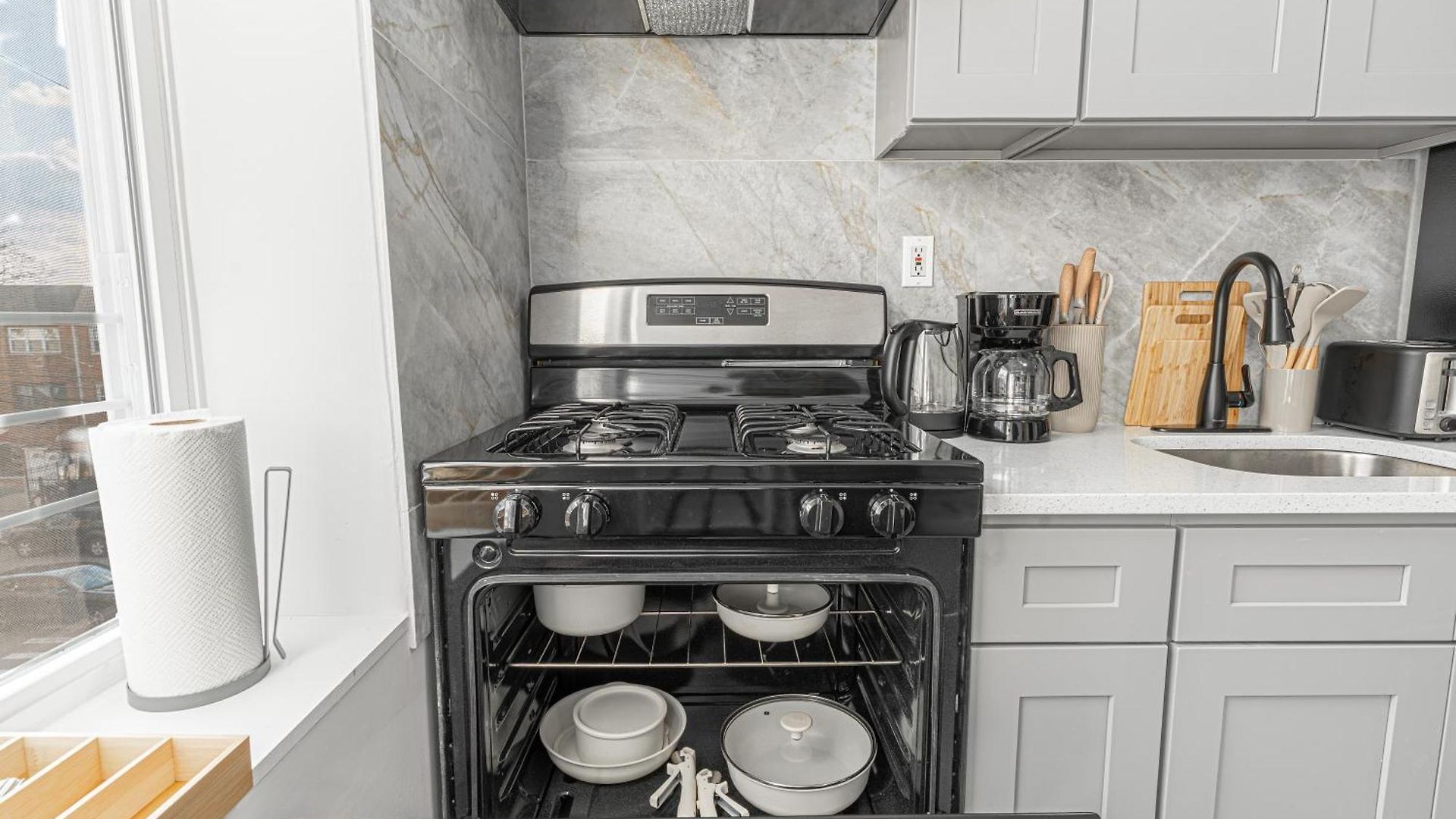 Modern 2br Near Laguardia & Subways *