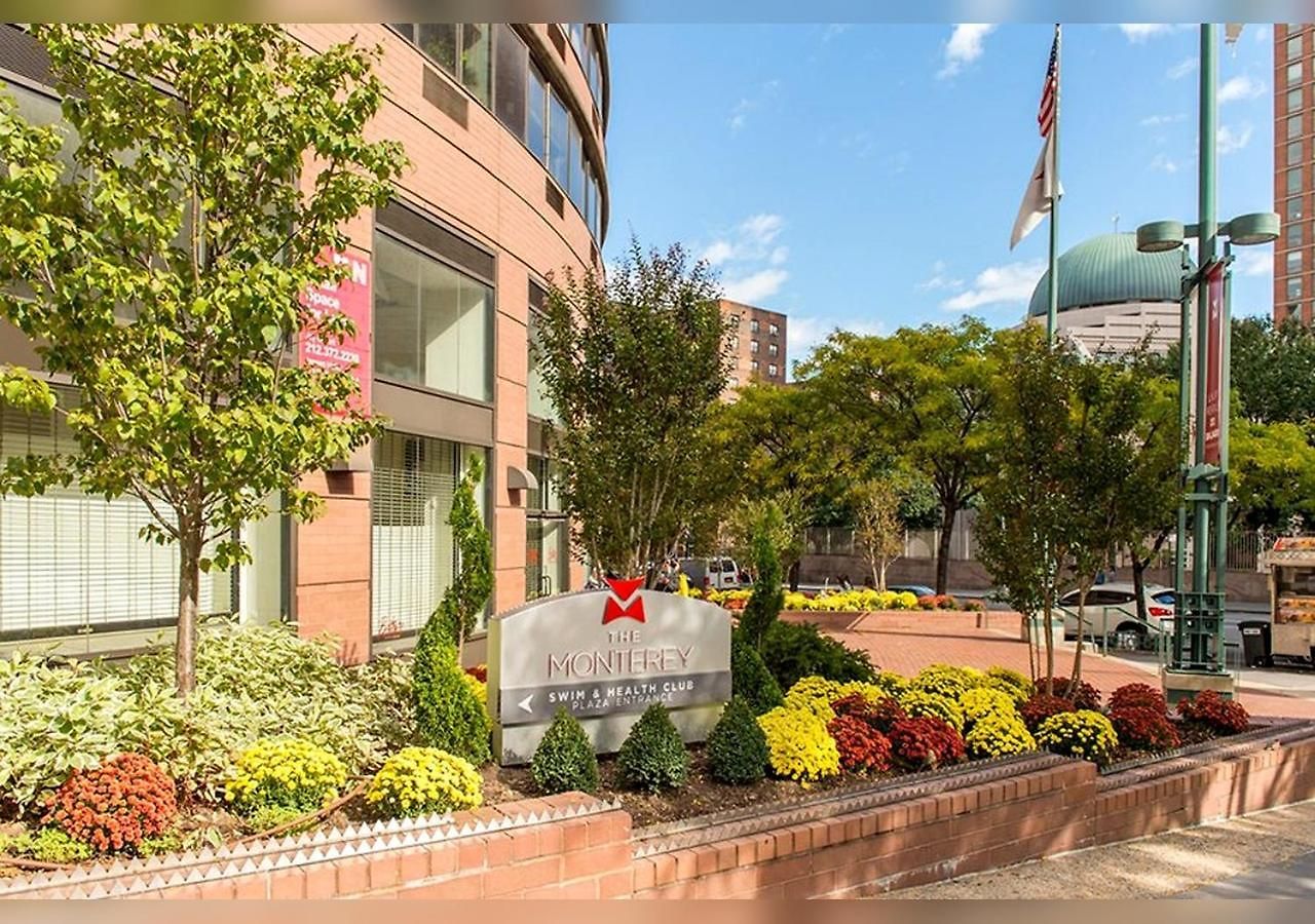 In Nyc Steps Away From Park Homestay
