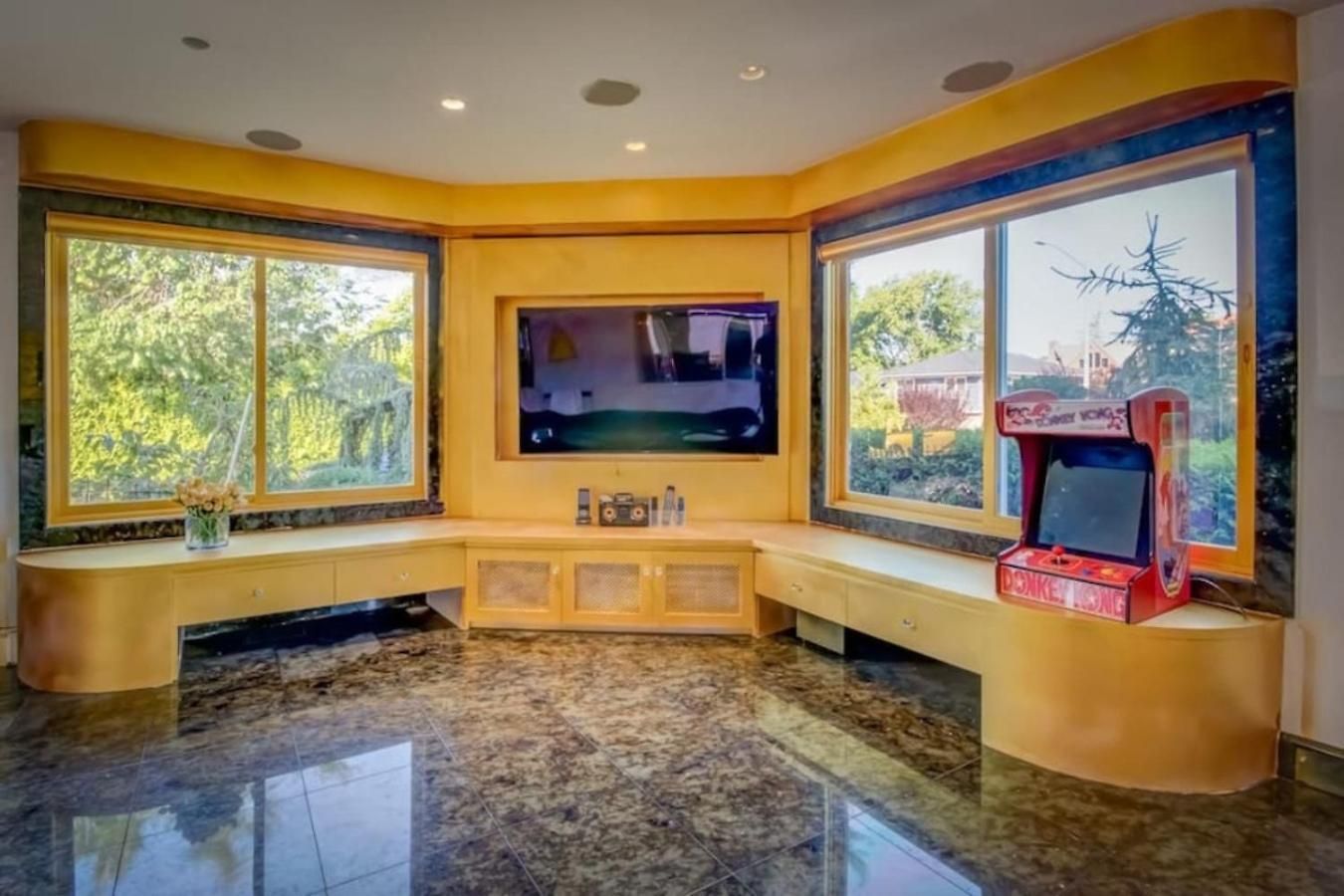 Holiday home Bayside Queens 6br Gated With Private Heated Pool Game And Water Views
