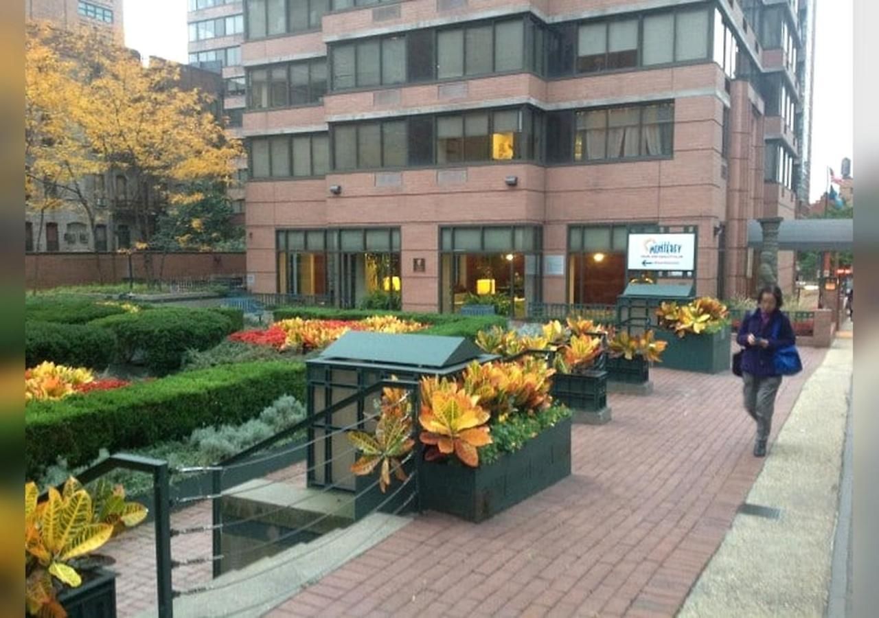 In Nyc Steps Away From Park * New York