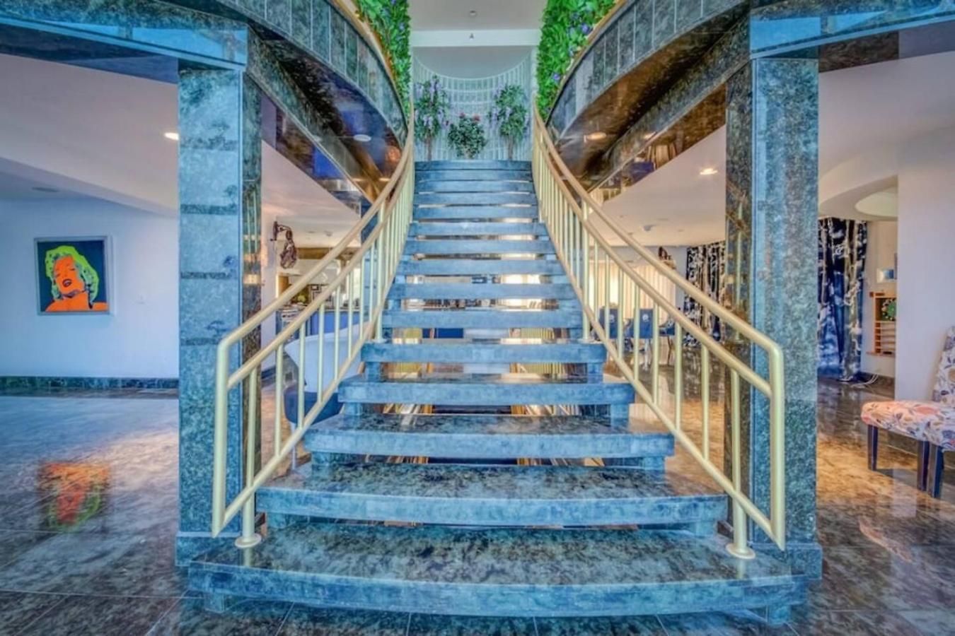Bayside Queens 6br Gated With Private Heated Pool Game And Water Views Holiday home New York