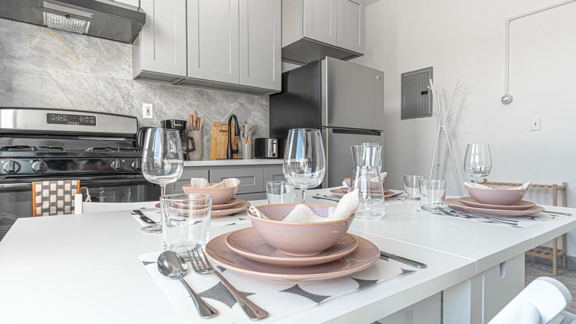 Modern 2br Near Laguardia & Subways Aparthotel