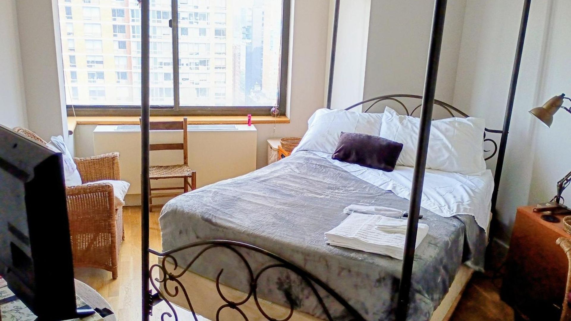 In Nyc Steps Away From Park Homestay *