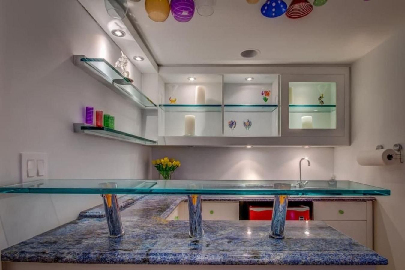 Holiday home Bayside Queens 6br Gated With Private Heated Pool Game And Water Views New York