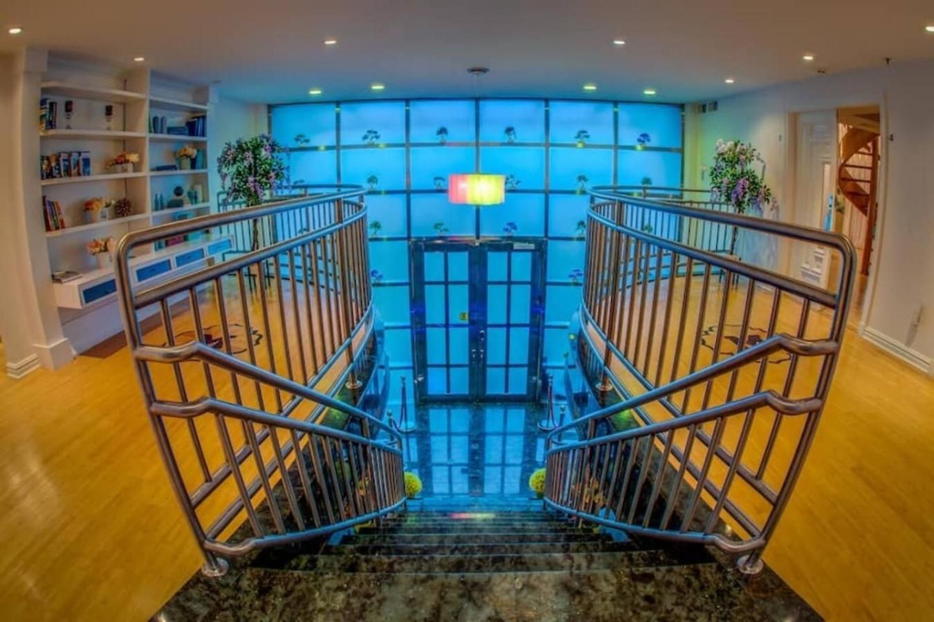 Bayside Queens 6br Gated With Private Heated Pool Game And Water Views Holiday home New York