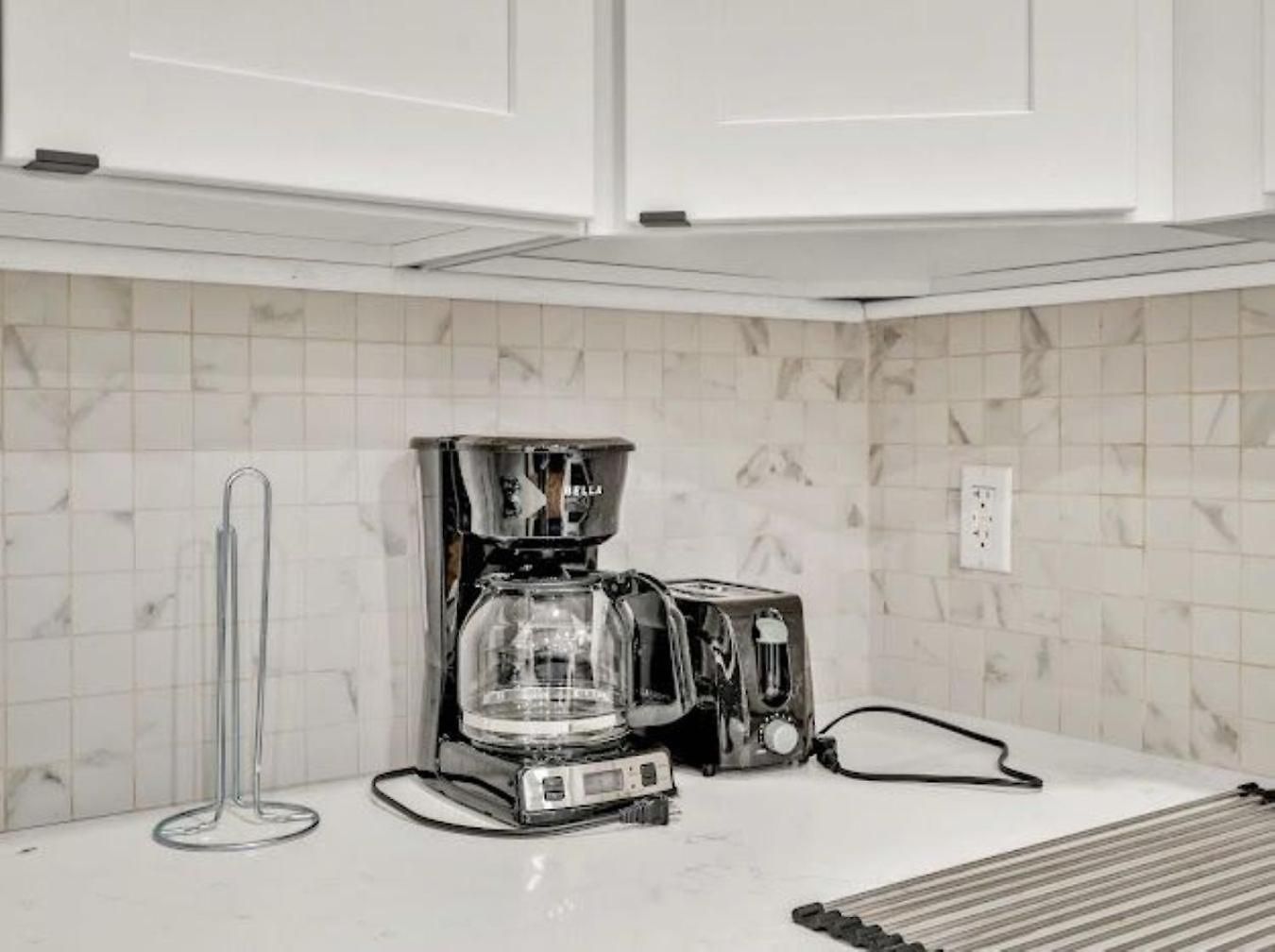Jimmy's Brownstone Penthouse! Its Personal, Luxury, Your Away From Home!! Homestay