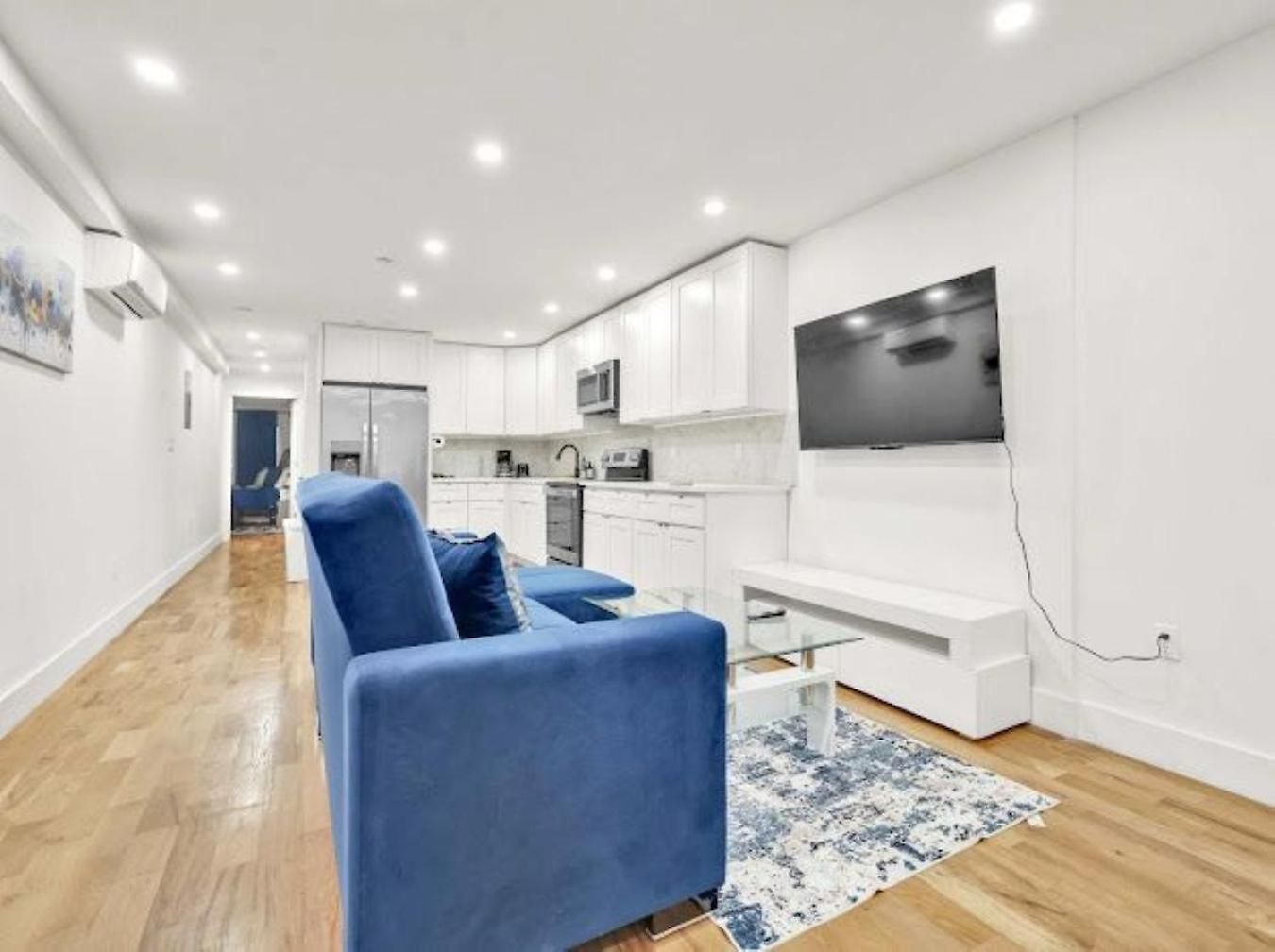Homestay Jimmy's Brownstone Penthouse! Its Personal, Luxury, Your Away From Home!!