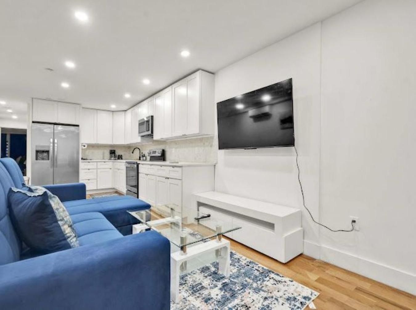 Homestay Jimmy's Brownstone Penthouse! Its Personal, Luxury, Your Away From Home!!