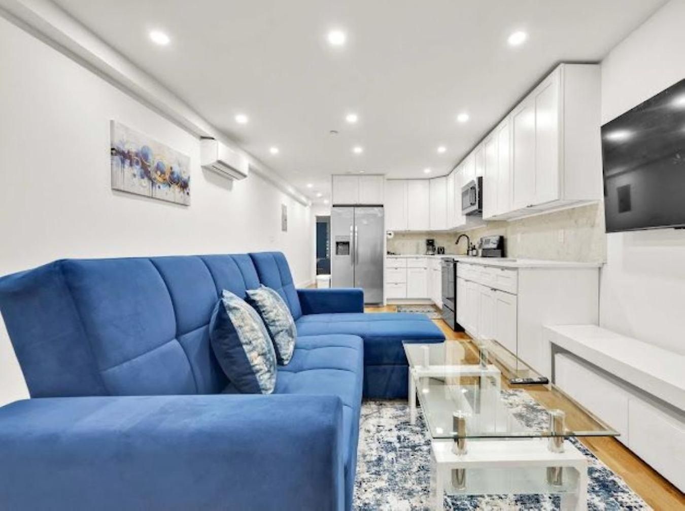 Homestay Jimmy's Brownstone Penthouse! Its Personal, Luxury, Your Away From Home!! *