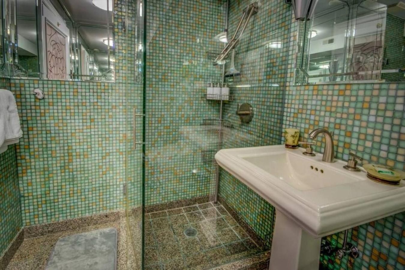 Bayside Queens 6br Gated With Private Heated Pool Game And Water Views New York