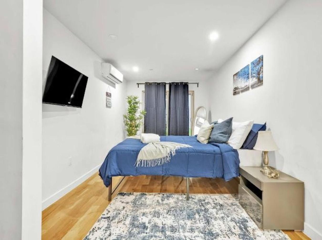 Jimmy's Brownstone Penthouse! Its Personal, Luxury, Your Away From Home!!