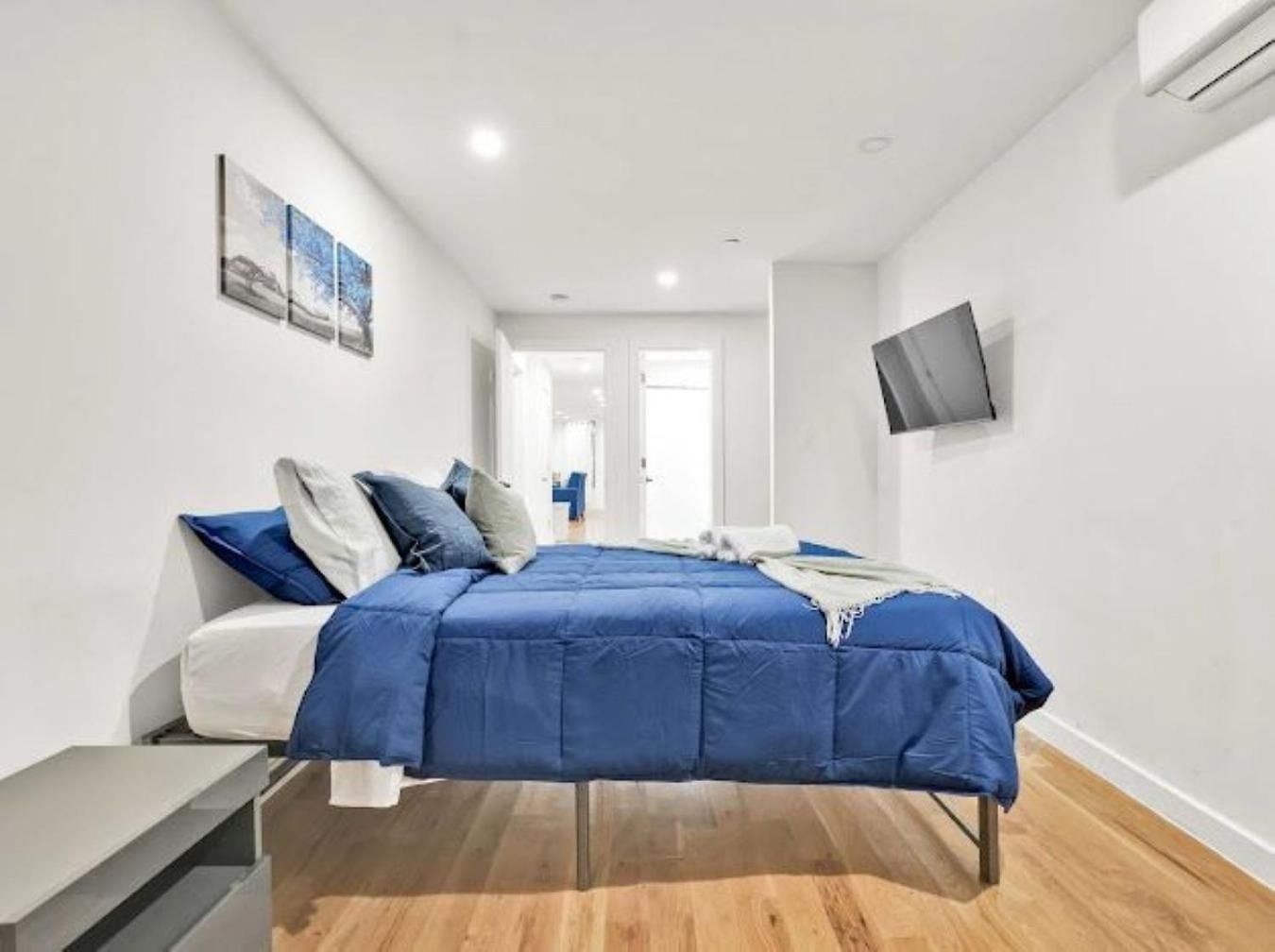 Homestay Jimmy's Brownstone Penthouse! Its Personal, Luxury, Your Away From Home!! *