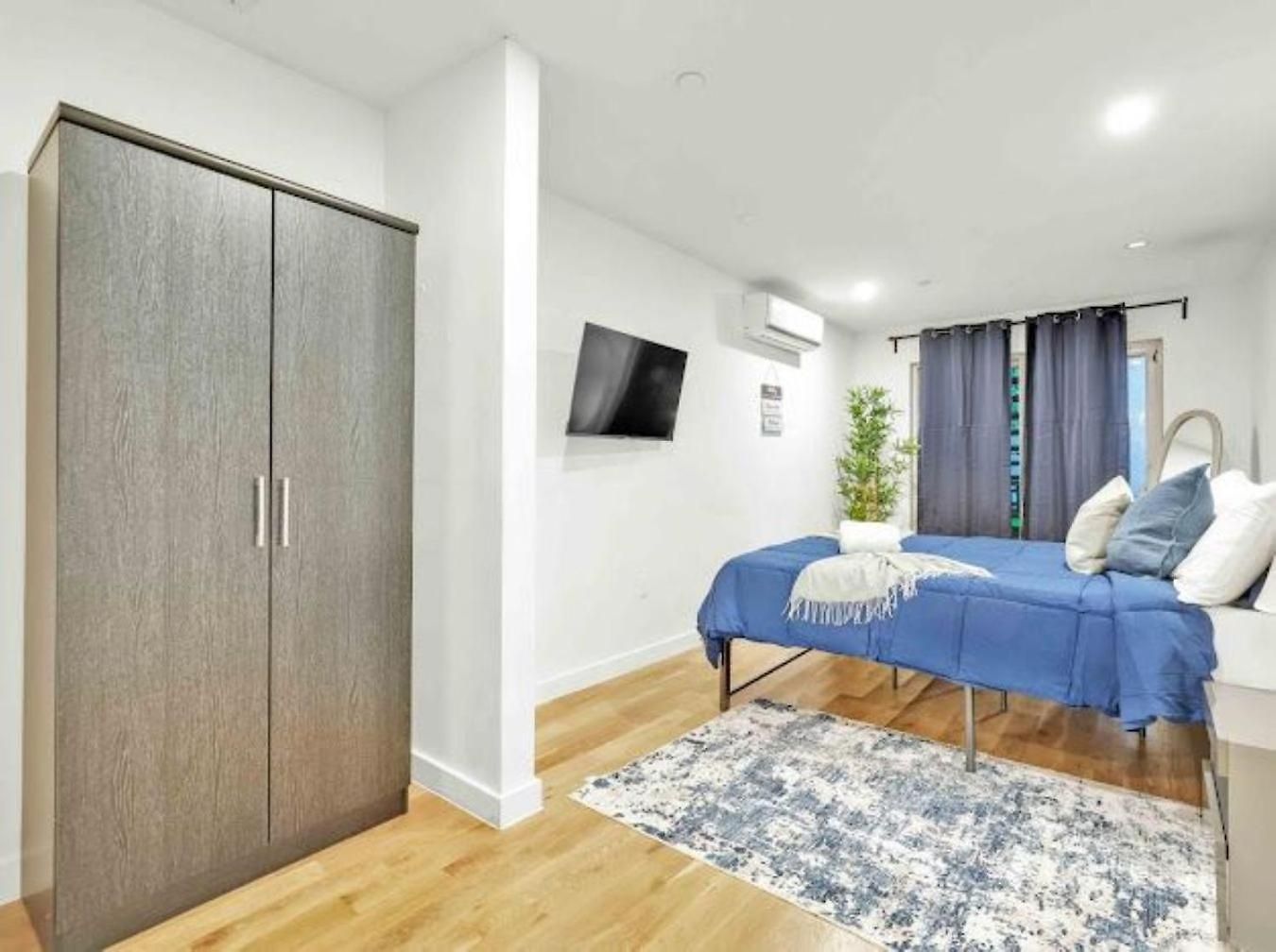 Jimmy's Brownstone Penthouse! Its Personal, Luxury, Your Away From Home!! New York