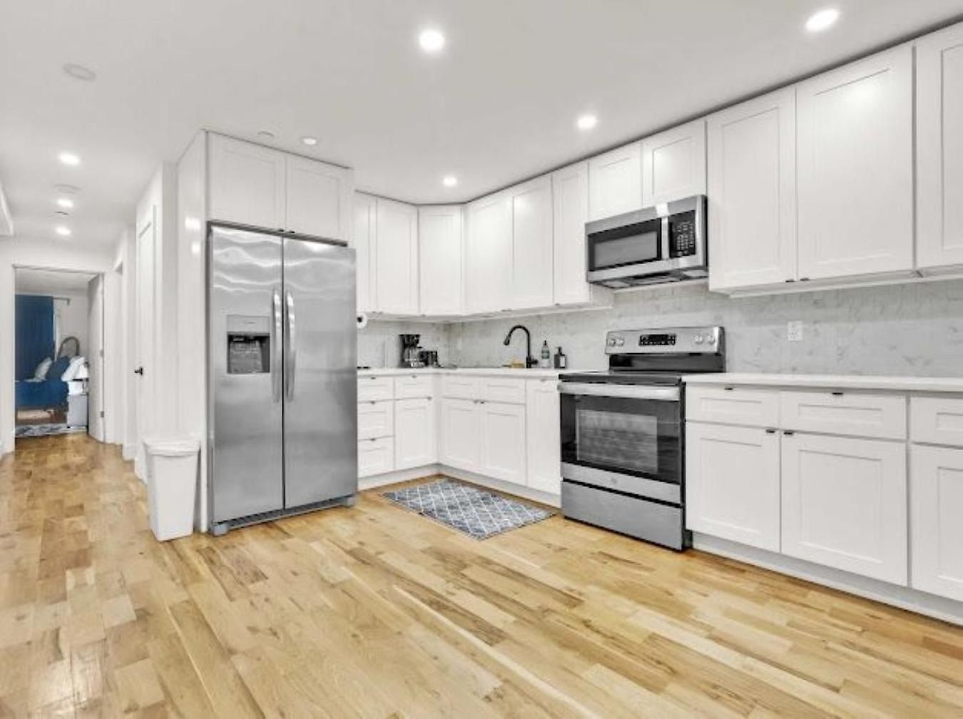 Jimmy's Brownstone Penthouse! Its Personal, Luxury, Your Away From Home!! Homestay