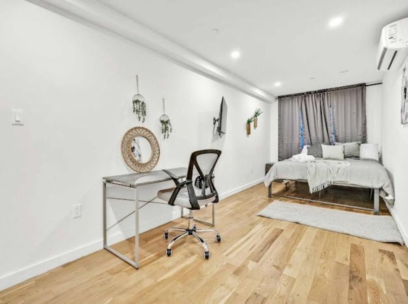 Jimmy's Brownstone Penthouse! Its Personal, Luxury, Your Away From Home!!