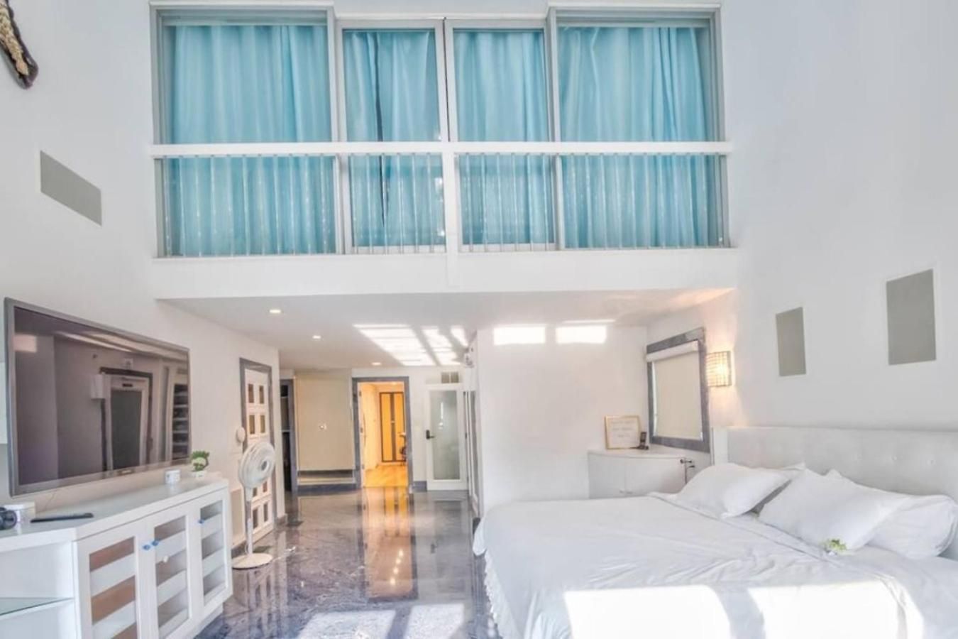 Bayside Queens 6br Gated With Private Heated Pool Game And Water Views New York