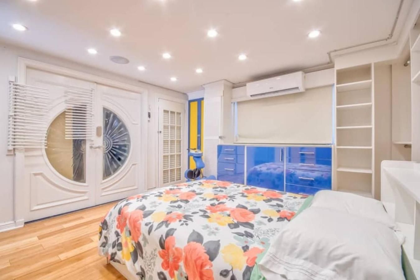 Bayside Queens 6br Gated With Private Heated Pool Game And Water Views Holiday home New York