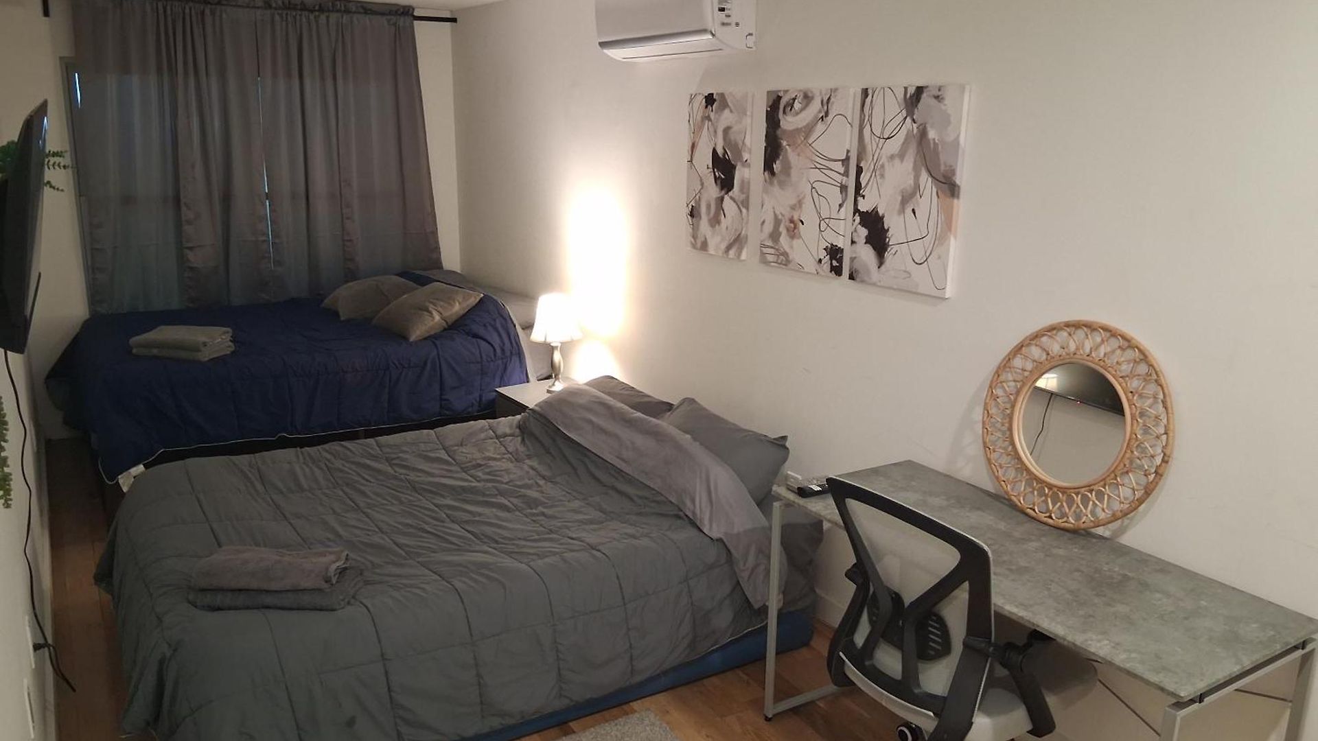 Jimmy's Brownstone Penthouse! Its Personal, Luxury, Your Away From Home!! Homestay
