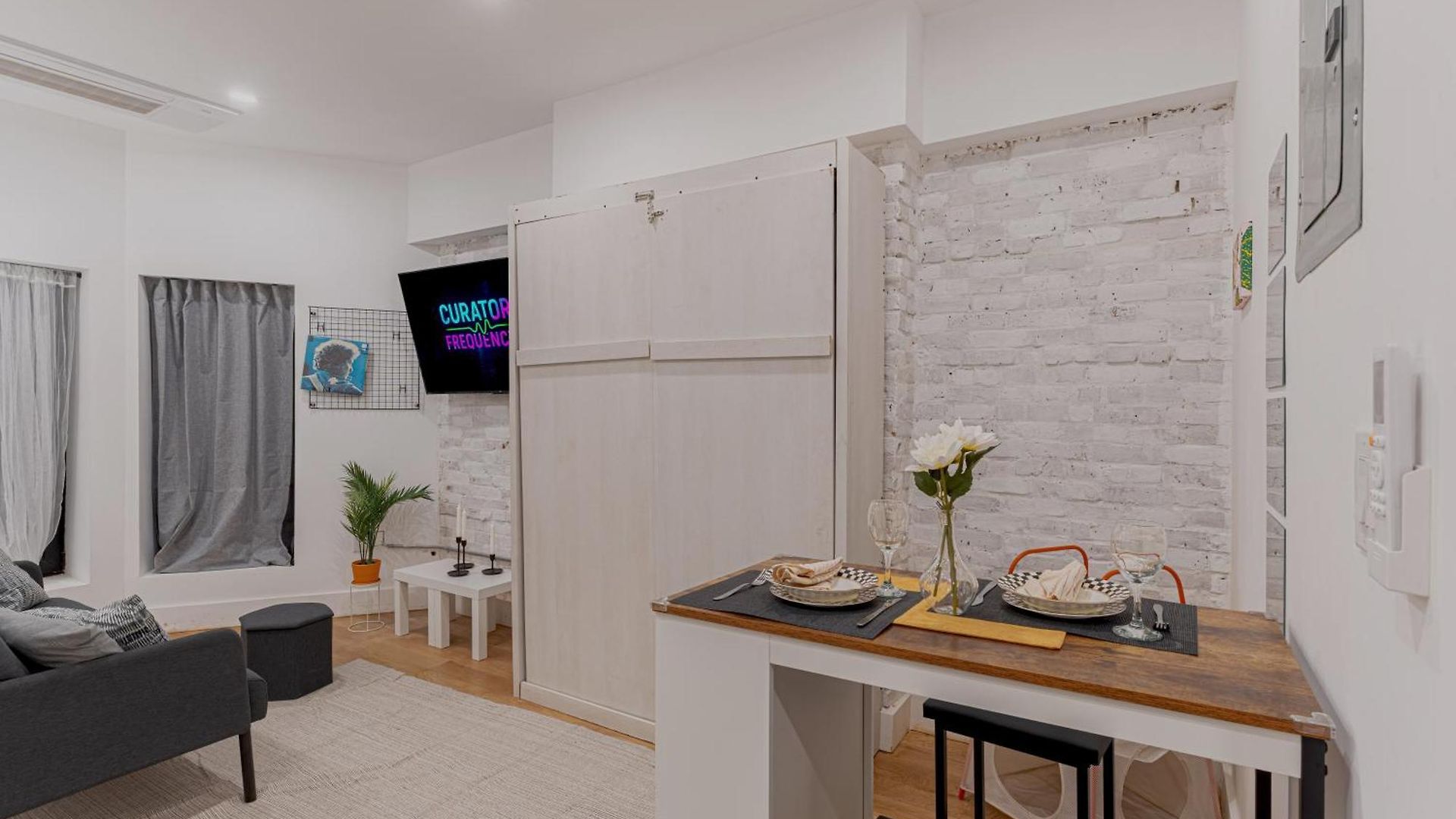 Apartment Newly Renovated Near Train
