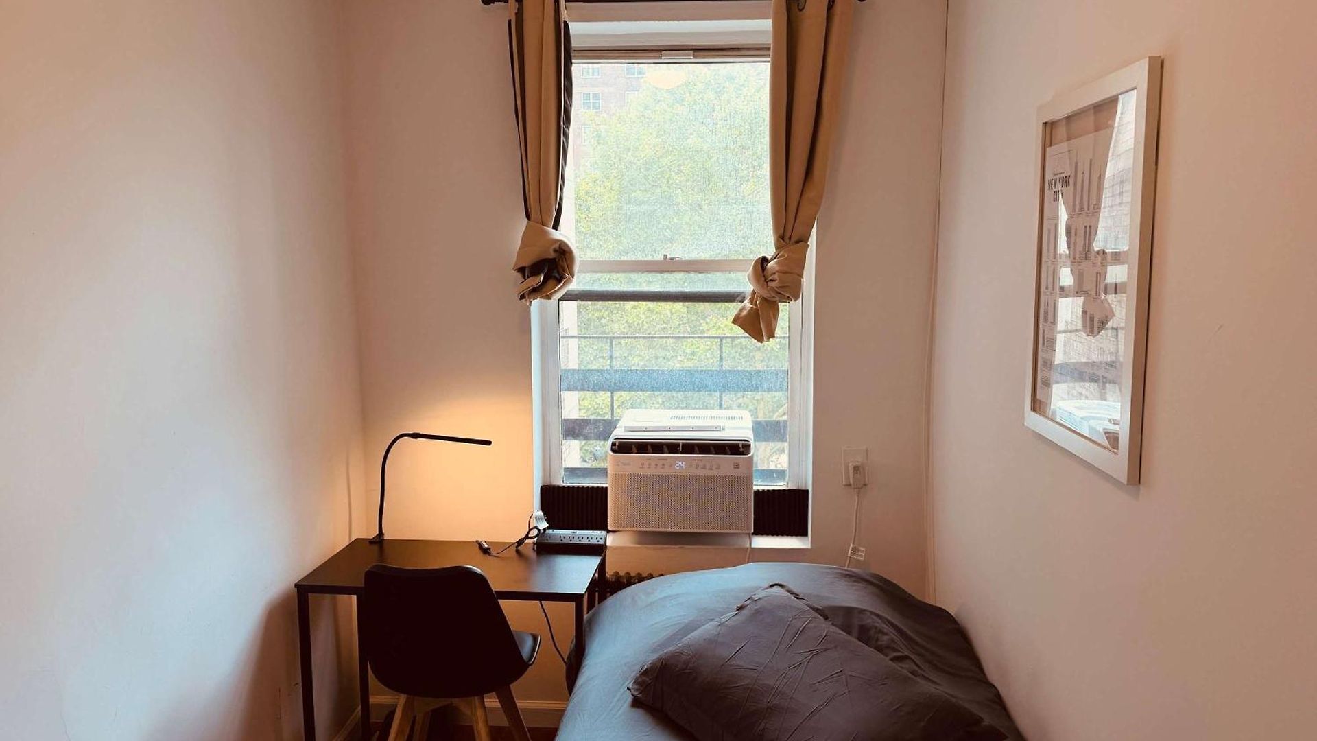 In Chelsea 9 - Shared Bathroom - 5th Floor Walk Up Apartment New York
