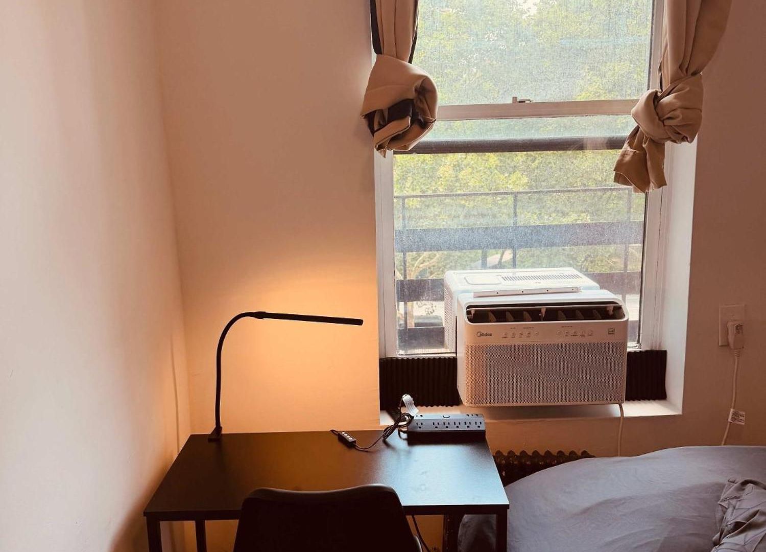 In Chelsea 9 - Shared Bathroom - 5th Floor Walk Up Apartment *